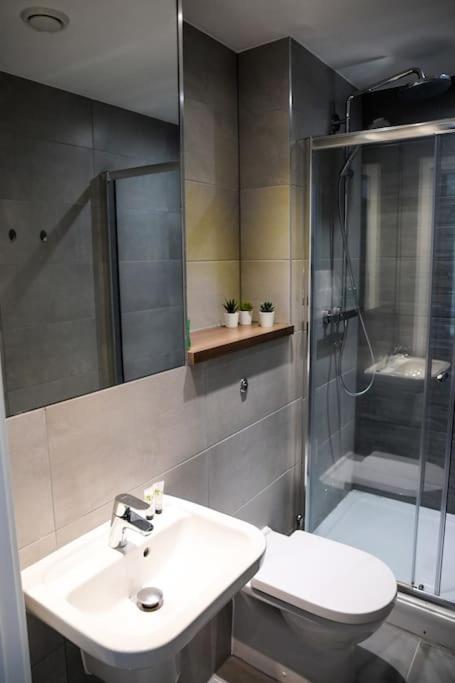 Modern 2 Bedroom Apartment - City Centre - Parking Manchester Exterior photo